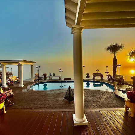 Lakefront Oasis